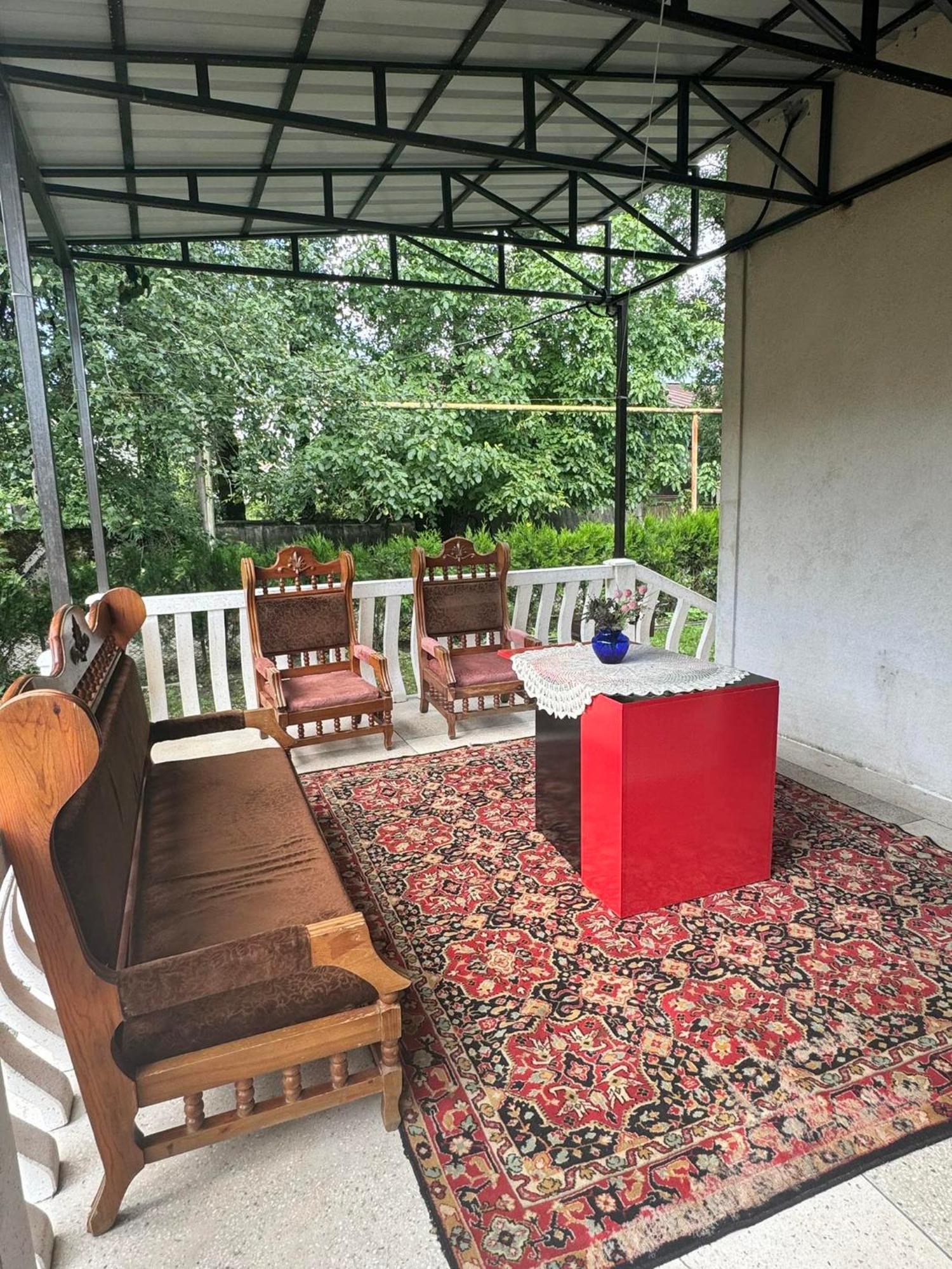 Zara-Guest House Zugdidi Kültér fotó