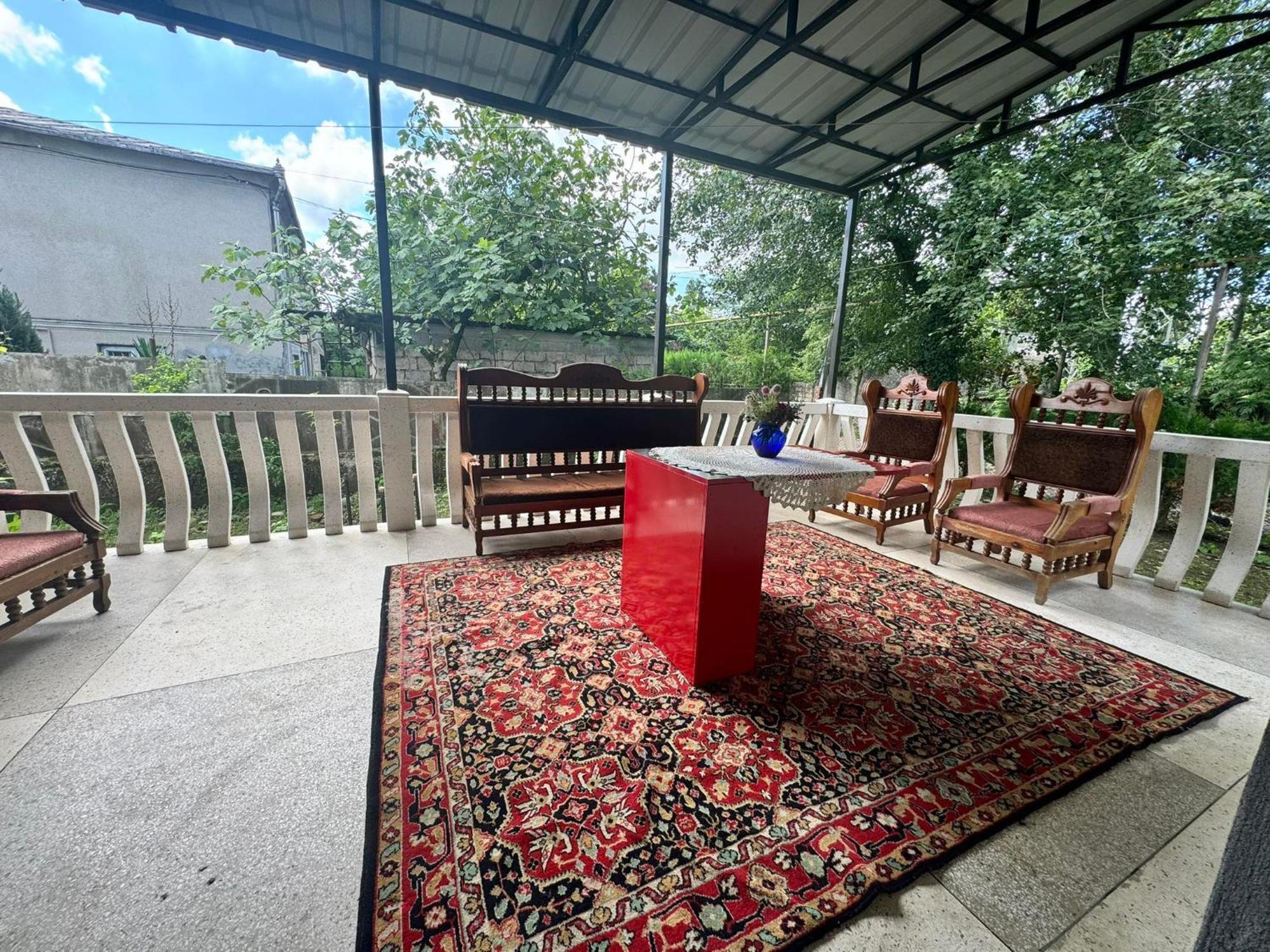Zara-Guest House Zugdidi Kültér fotó